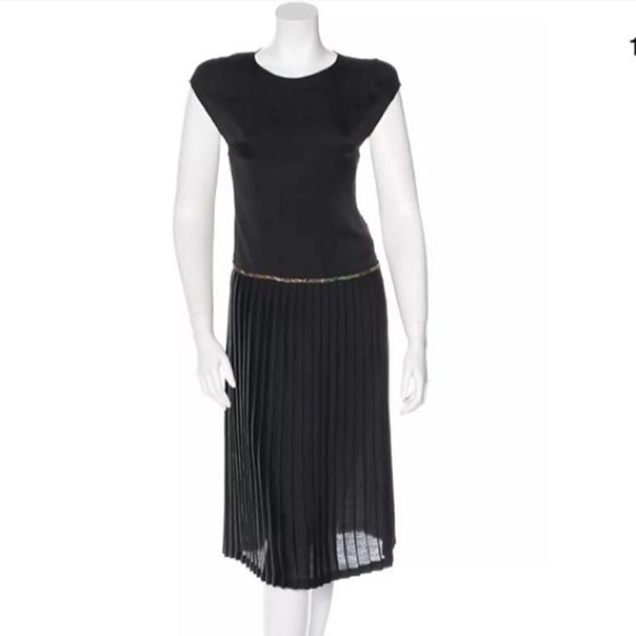 Dries Van Noten Dresses & Skirts - Dries Van Noten Runway Pleated CapSleeve MidiDress